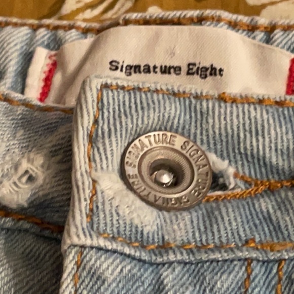 EUC- Signature 8 Destructed Bermuda Shorts SZ SM - Picture 5 of 5